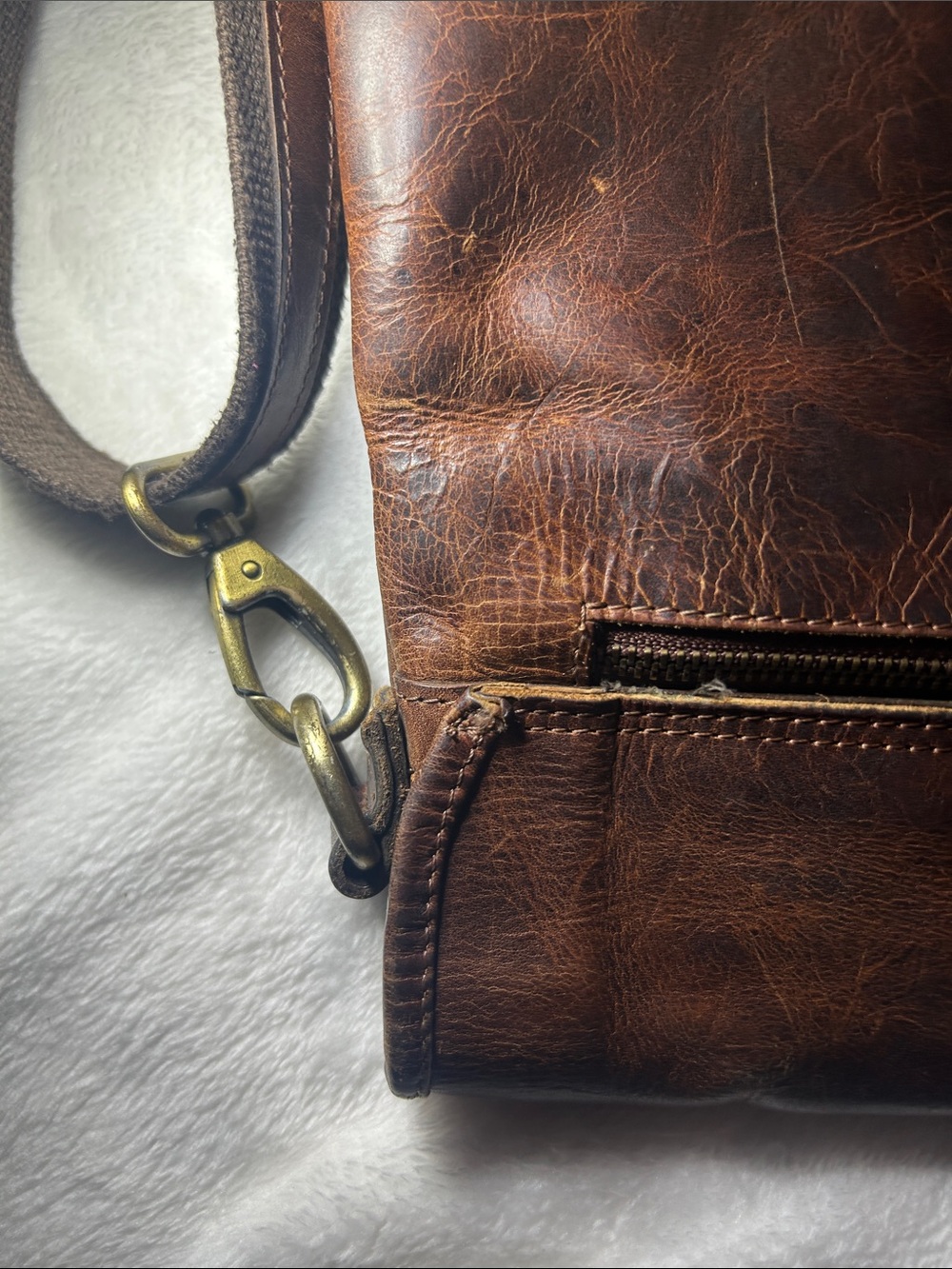 Men's Brown Leather Messenger Bag - Picture 12 of 13